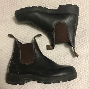 Dark brown 500 series Blundstones.